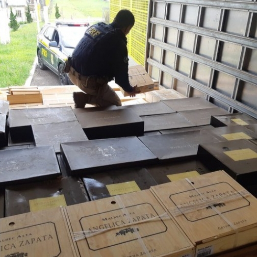 Quantidade de vinho apreendido pela PRF cresce mais de 30 vezes no Paraná