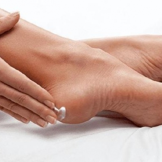 Quatro remédios simples e caseiros para rachadura dos pés!