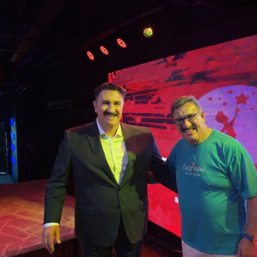 Ratinho ganha estátua no Museu de Cera e reforça projeção turística de Foz do Iguaçu