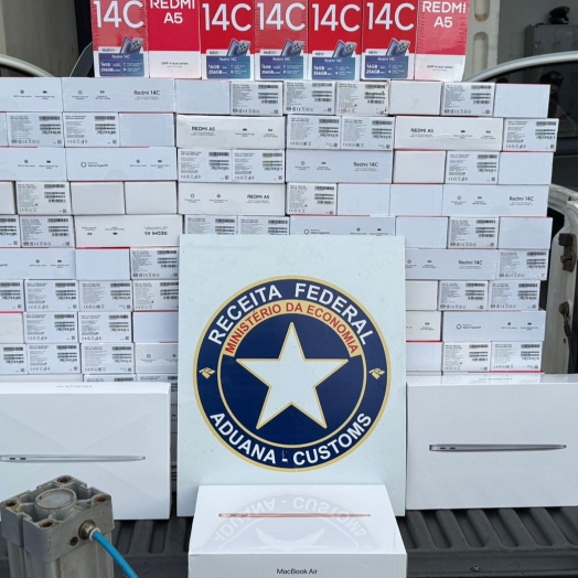 Receita Federal apreende mais de 250 smartphones irregulares em ação conjunta em Cascavel