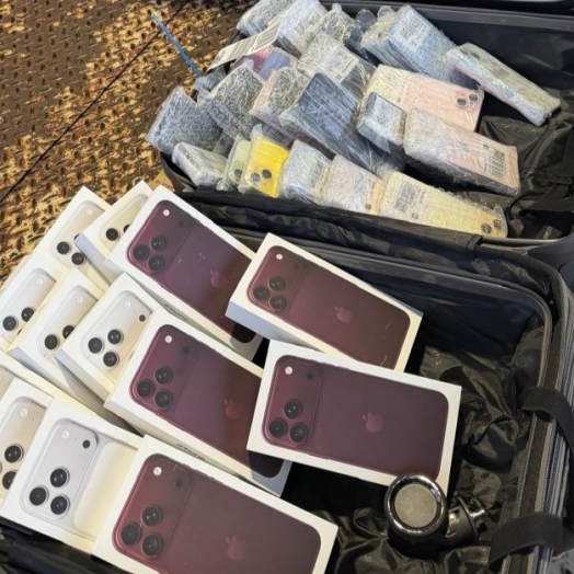 Receita Federal apreende, no Aeroporto Internacional de Foz do Iguaçu, iPhones 18 Pro Max recém-lançados