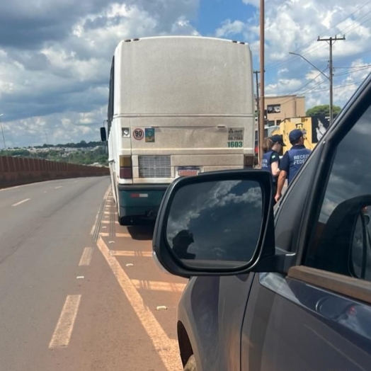 Receita Federal apreende ônibus de turismo com carga irregular
