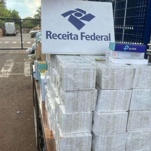 Receita Federal apreende veículo com carga ilícita e efetua duas prisões em flagrante