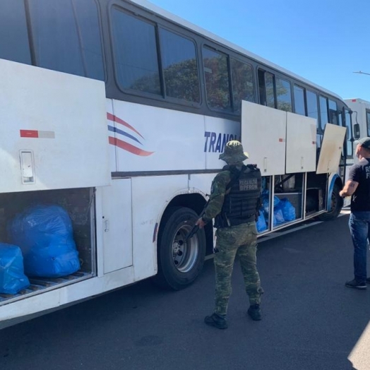 Receita Federal, BPFron e PRF retêm cinco ônibus em Santa Terezinha de Itaipu