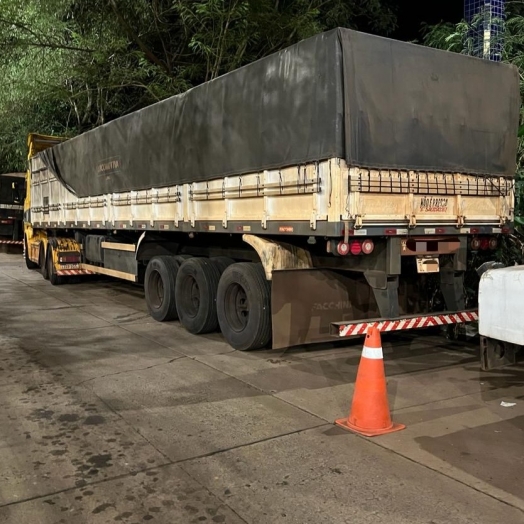 Receita Federal em Foz do Iguaçu apreende 9 caminhões com pneus contrabandeados avaliados em 140 mil reais
