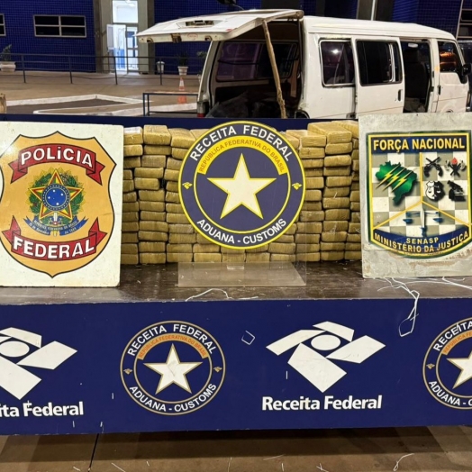 Receita Federal encontra 183 kg de maconha em fundo falso na Ponte Internacional da Amizade