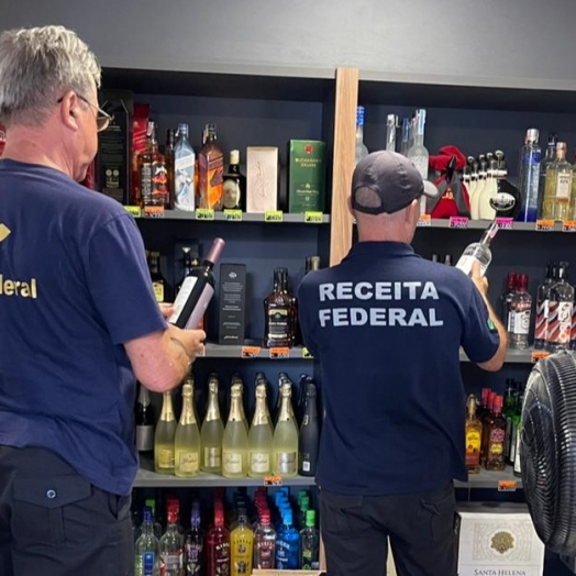 Receita Federal participa de operação de combate ao contrabando de vinho
