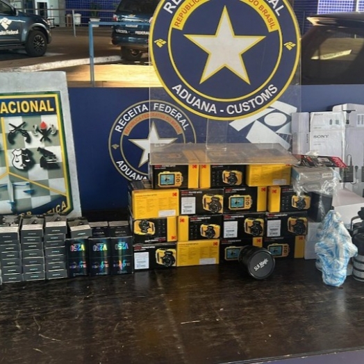 Receita Federal prende suspeitos com arma e mercadorias ilegais na Ponte da Amizade