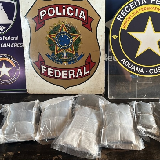Receita Federal retém 4 kg de substância análoga à haxixe em mala com fundo falso na Aduana da Ponte da Amizade