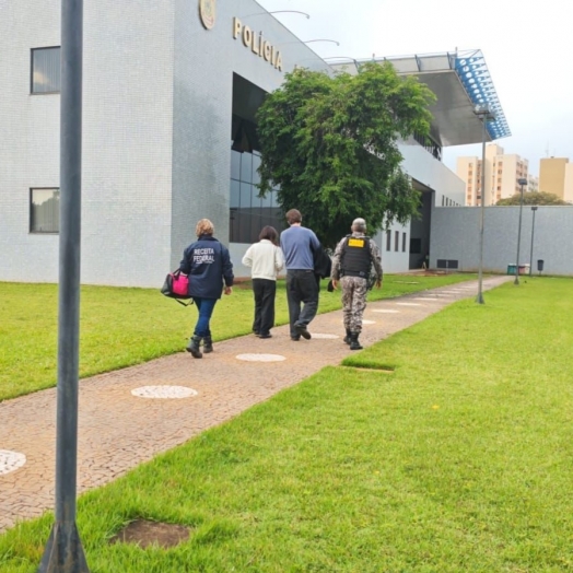 Receita Federal retém 800 ampolas de medicamentos emagrecedores com estudantes de medicina
