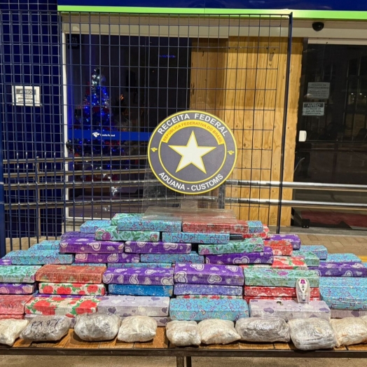 Receita Federal retém mais de 93 kg de drogas em abordagem na BR-277