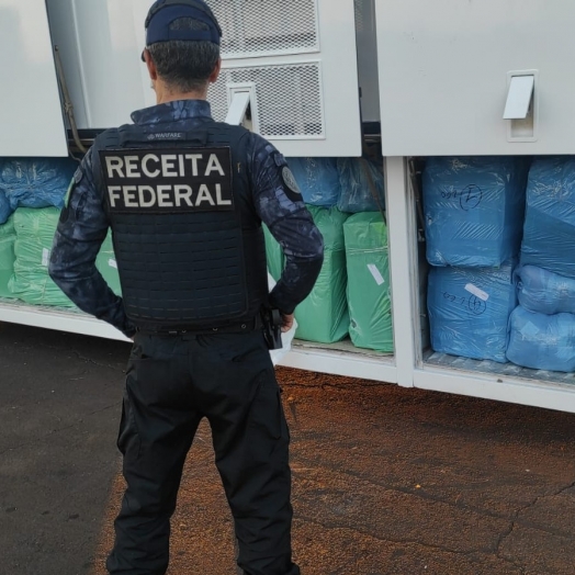 Receita Federal retém três ônibus com mercadorias irregulares em Santa Terezinha de Itaipu