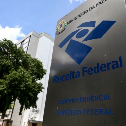 Receita paga hoje restituições de lote residual do IRPF de novembro