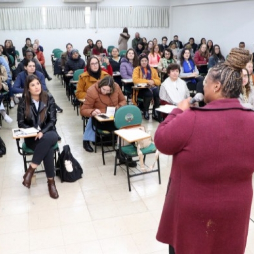 Rede de Bibliotecas do Oeste do Paraná é fortalecida com entrega de cerca de 100 kits literários