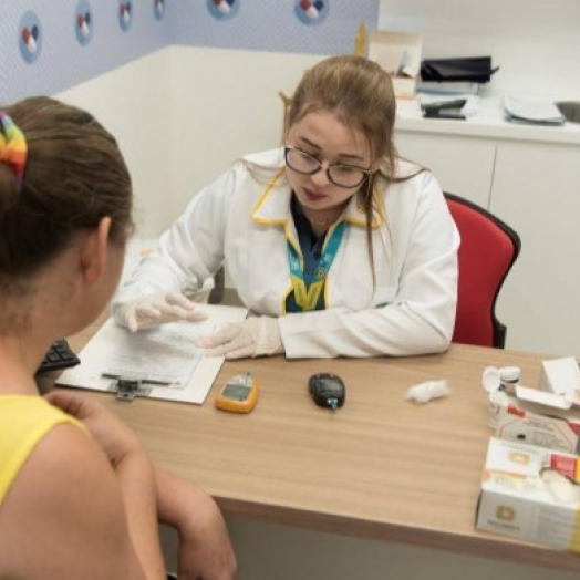 Rede de Farmácias São João realiza exames rápidos de saúde em seus consultórios farmacêuticos