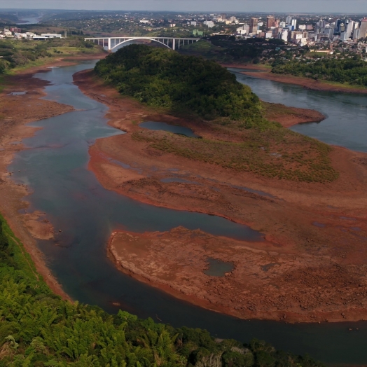 Rio Paraná atinge menor nível em 37 anos e previsão é que julho supere pior índice da história