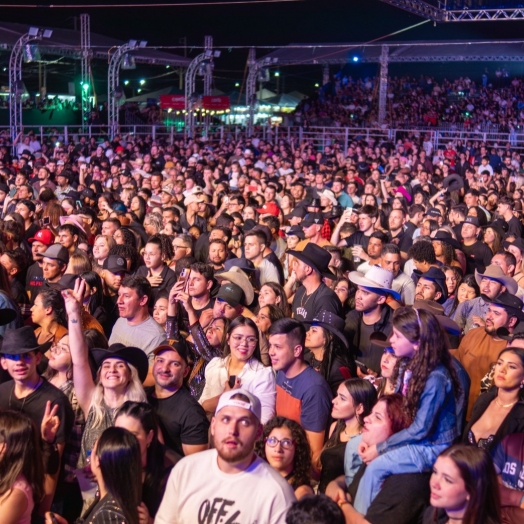 Rodeio Show de Santa Terezinha de Itaipu recebe grande público