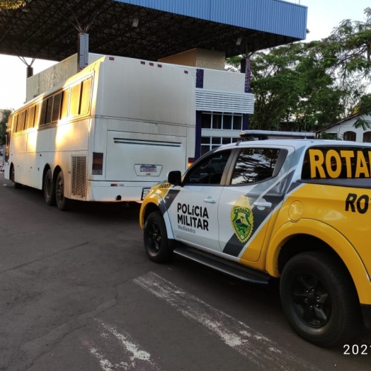 ROTAM apreende ônibus carregado com mercadorias contrabandeadas em Medianeira