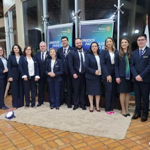 Rotary Club de Santa Helena empossa nova presidência para o ano rotário 2025/26