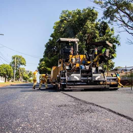 Rua do Parque Independência recebe pavimentação asfáltica