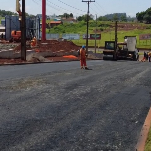 Rua Sebastião Bonatto recebe pavimentação asfáltica em Medianeira