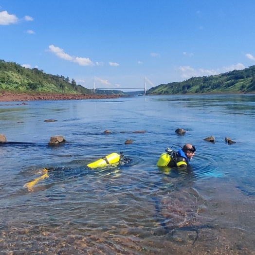 Sanepar contrata mergulhadores para inspecionar tubulação no Rio Paraná e Lago de Itaipu em Santa Helena e região