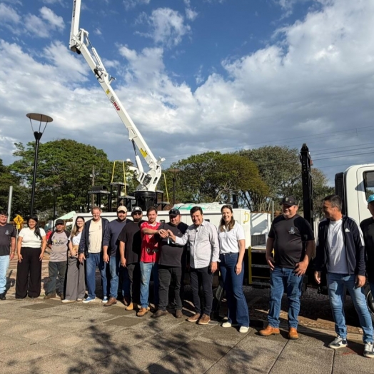 Santa Helena renova frota municipal com novos caminhões e máquinas