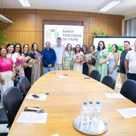 Santa Terezinha de Itaipu: Prefeito Bim recebe diretoras de escolas e CMEIs