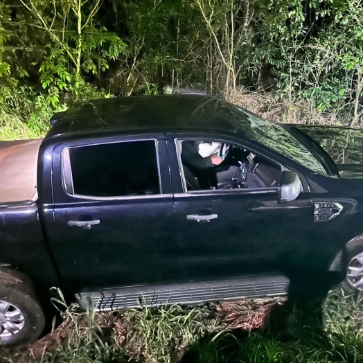 São Miguel do Iguaçu: Caminhonete carregada de cigarros é abandonada após perseguição policial
