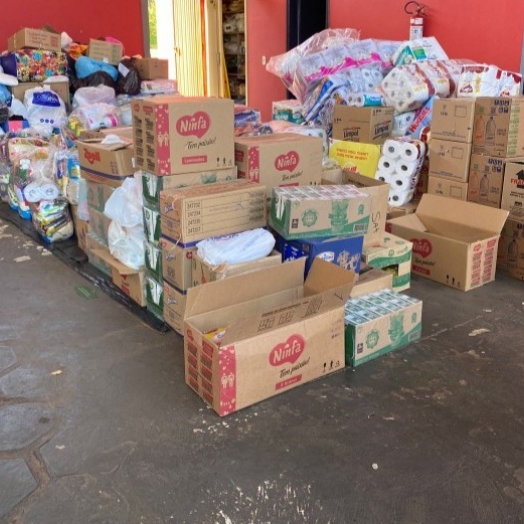 São Miguel do Iguaçu e Itaipulândia enviam cerca de 09 toneladas de alimentos e água aos desabrigados no RS