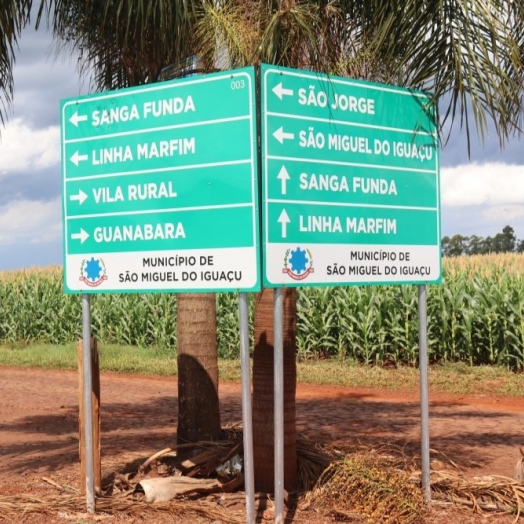 São Miguel do Iguaçu realiza instalação de placas de sinalização no interior do município