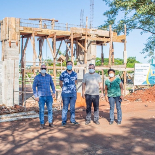 São Miguel realiza obra de construção do muro e portal de entrada no Cemitério Parque