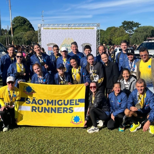 São Miguel Runners brilha na 17ª Corrida da PM em Foz do Iguaçu com pódios e celebração coletiva