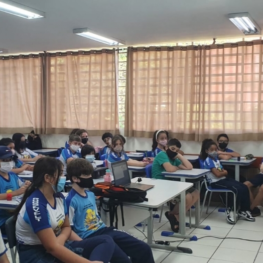 Saúde de Guaíra realiza palestra sobre a importância da vacinação