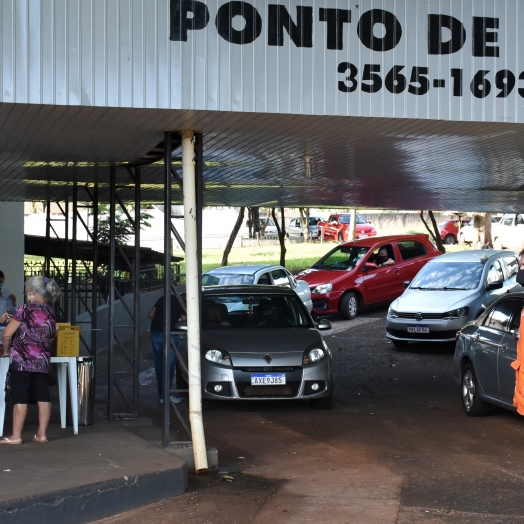 Saúde de São Miguel do Iguaçu vacina 130 idosos de 75 anos e recebe mais 960 doses