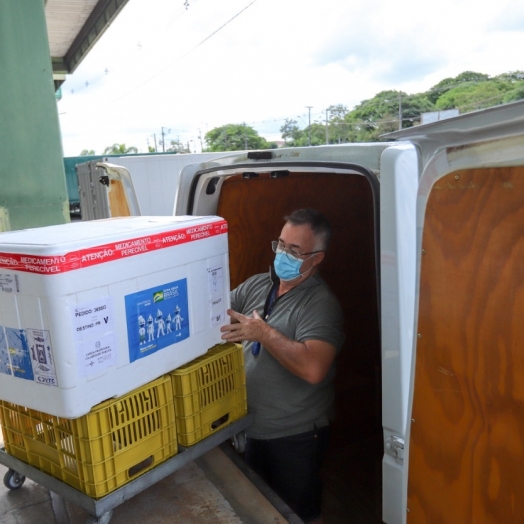 Saúde distribui 79,3 mil vacinas contra a Covid-19 e reforça imunização neste fim de ano