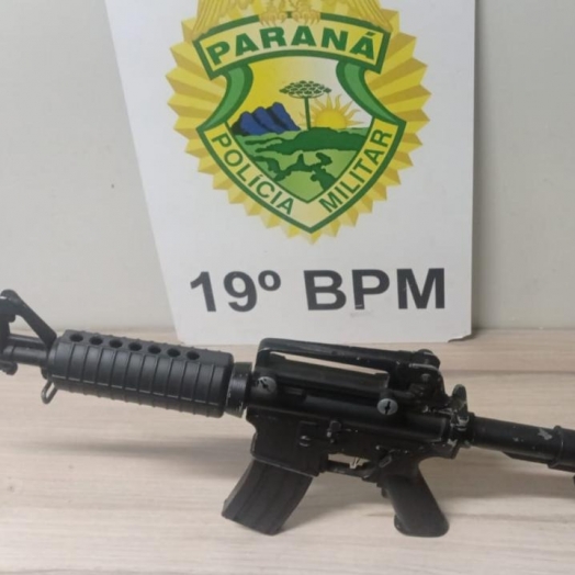Se passando por policiais, dupla é presa em Santa Helena com arma falsa