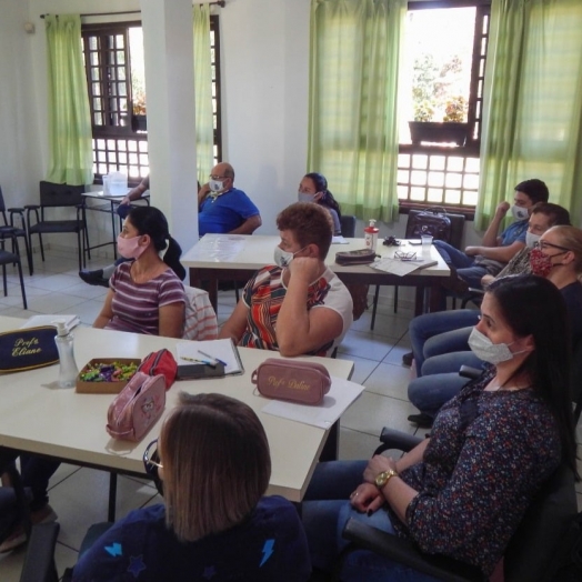 Secretaria de Educação de Missal estimula participação de formação para Projeto Resgate a Infância