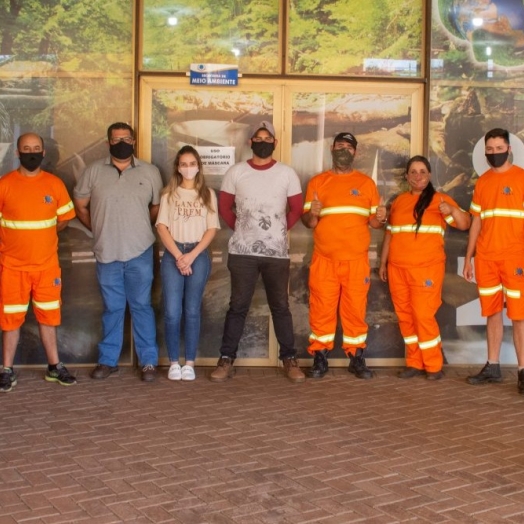 Servidores da secretaria de Meio Ambiente recebem kits de uniformes
