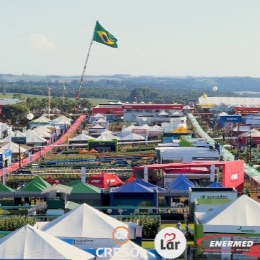 Show Rural alcança R$ 5 bilhões em negócios e Ratinho Jr. anuncia tratores movidos a biometano