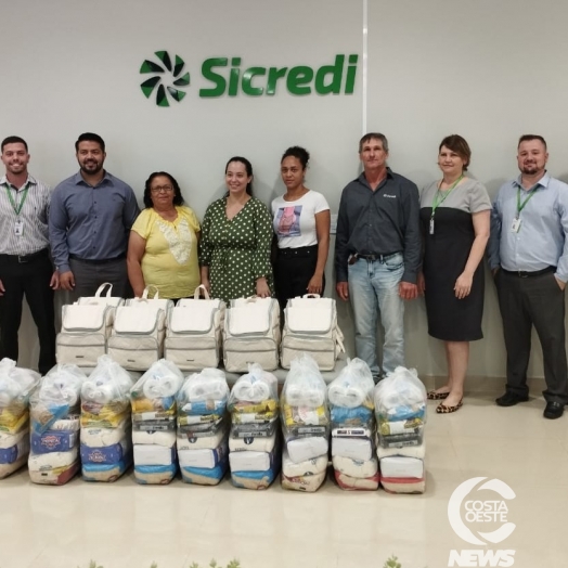 Sicredi faz Doação de Kits Maternidade e Cestas Básicas para ONG Vida em Ação de São Miguel do Iguaçu