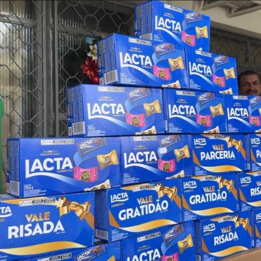 Sicredi Vanguarda doa 565 caixas de chocolate para o Natal em São Miguel do Iguaçu