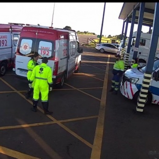 Socorristas da EPR Iguaçu atendem gestante de gêmeos e auxiliam no parto de um dos bebês