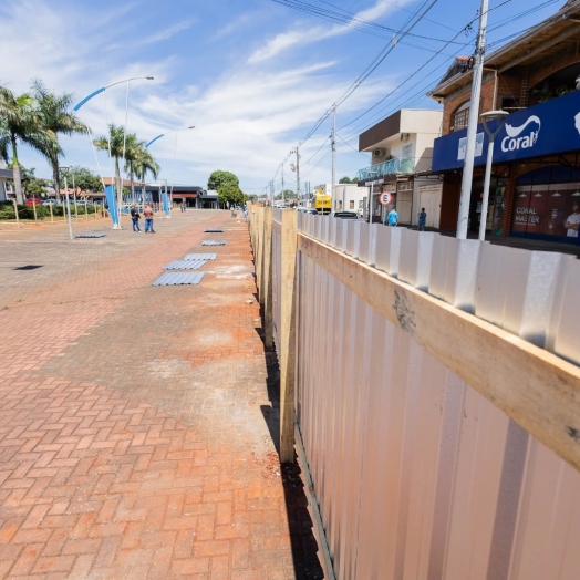 STI: Instalação de tapumes marca preparação para obras da Rua Coberta