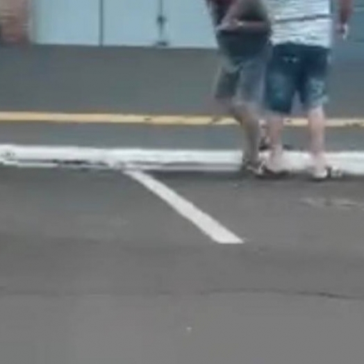 Suspeito é detido por populares após abordar adolescentes em São Miguel do Iguaçu