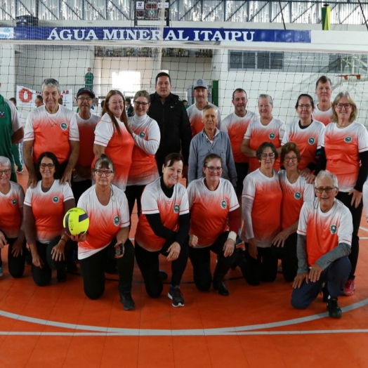 Torneio de Voleibol Gigante entre grupos proporciona intercâmbio em Missal