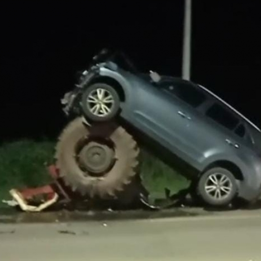 Trator parte ao meio em grave acidente em Marechal Rondon