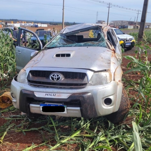 Três pessoas ficam feridas em capotamento na PR 488 em Santa Helena
