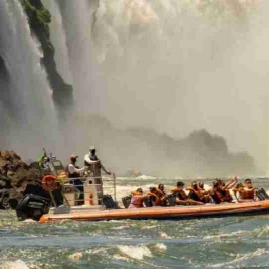Turista holandês morre após barco virar durante passeio nas Cataratas do Iguaçu