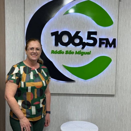 UDC destaca inovação educacional e parcerias internacionais durante entrevista na Rádio Costa Oeste